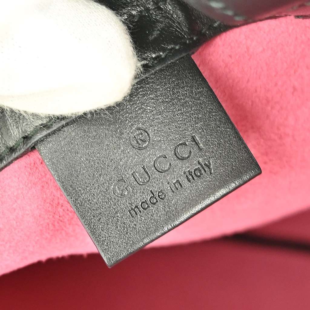 Gucci Logo Drawstring Backpack Pink Leather Good condition - Model View