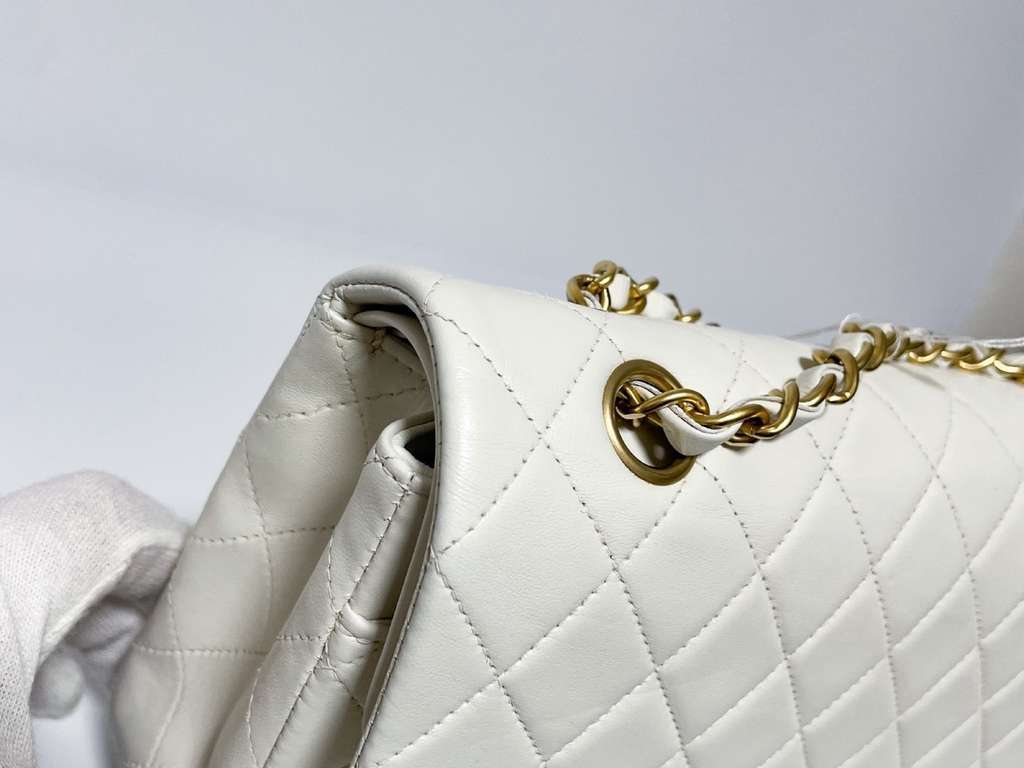 Chanel Timeless - Classic Double Flap Bag White Leather Good condition - Box View