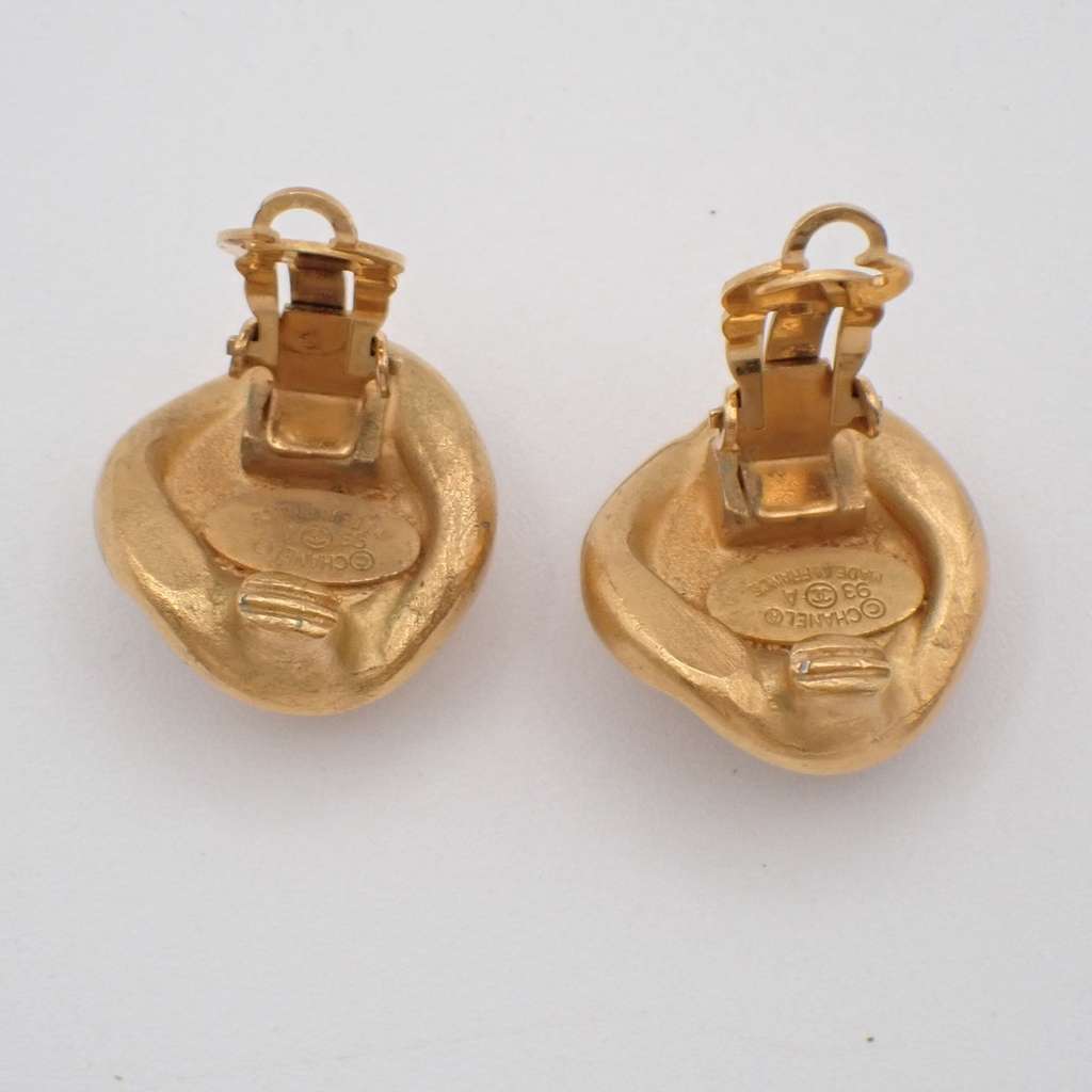 Chanel Vintage Round Clip-On Earrings Gold Good condition - Inside View