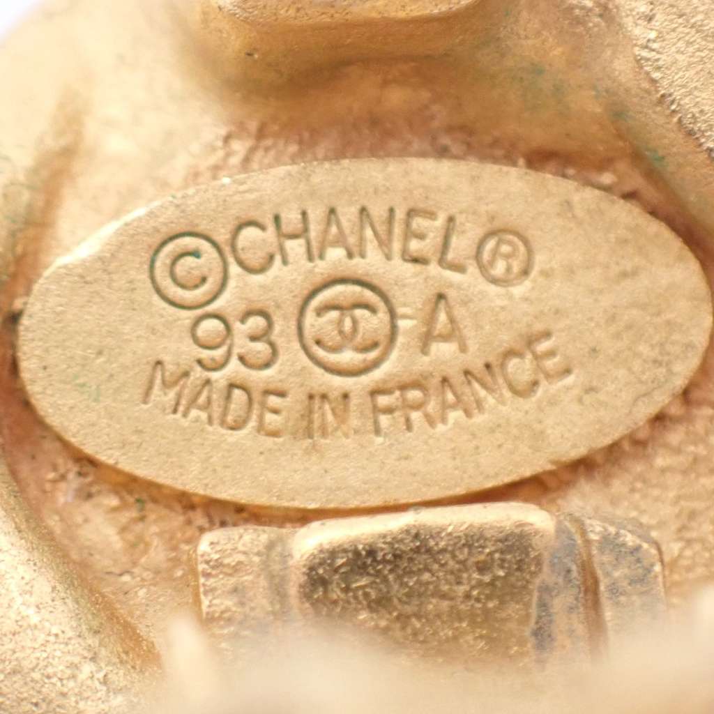 Chanel Vintage Round Clip-On Earrings Gold Good condition - Box View