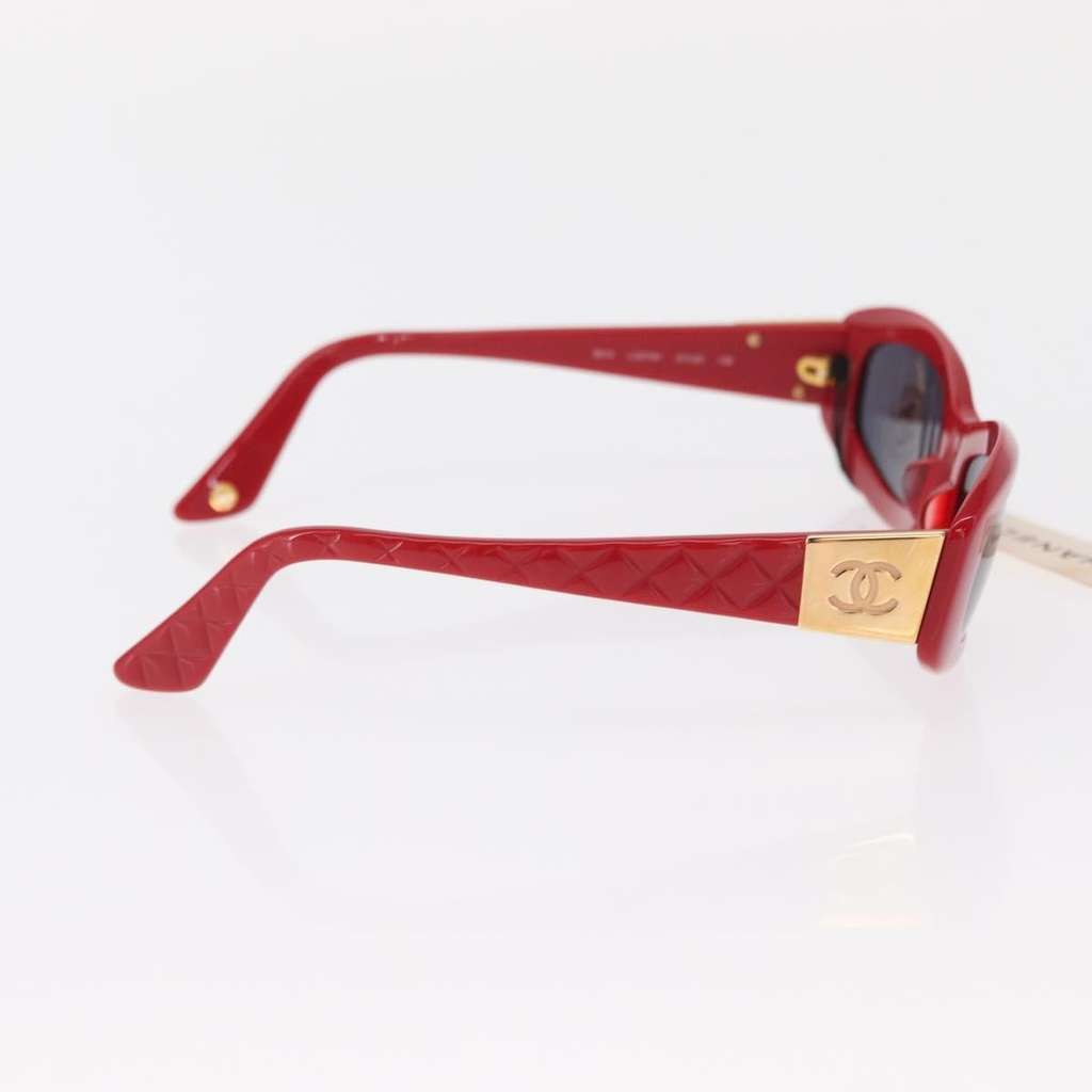 Chanel Logo CC Sunglasses Red Plastic Good condition - Model View