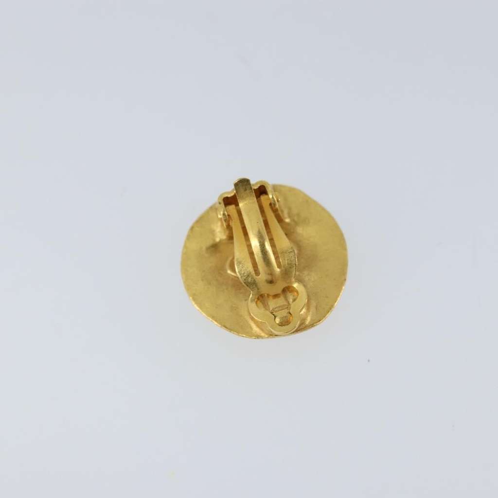 Chanel Vintage CC Round Clip-On Earrings Gold Good condition - Model View