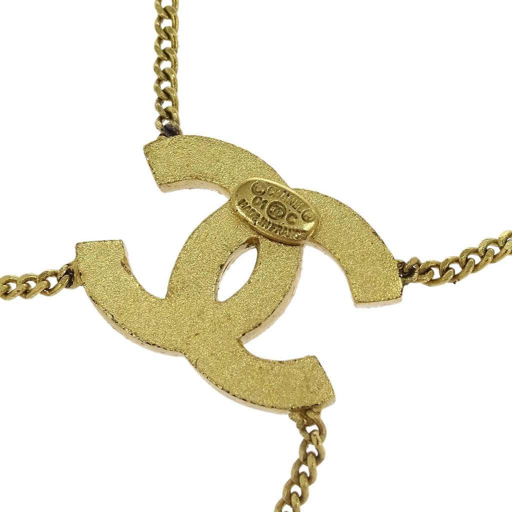 Chanel CC No.5 Pendant Necklace Gold Good condition - Model View