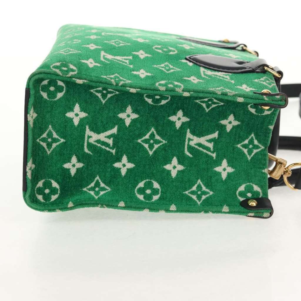 Louis Vuitton OnTheGo Tote Green Velvet Good condition - Model View