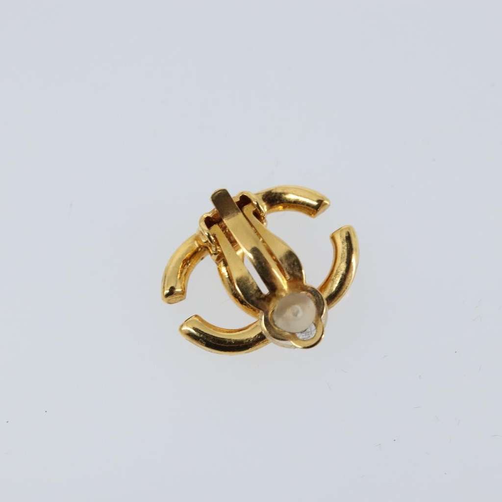 Chanel CC Clip On Earring Gold Metal Good condition - Model View