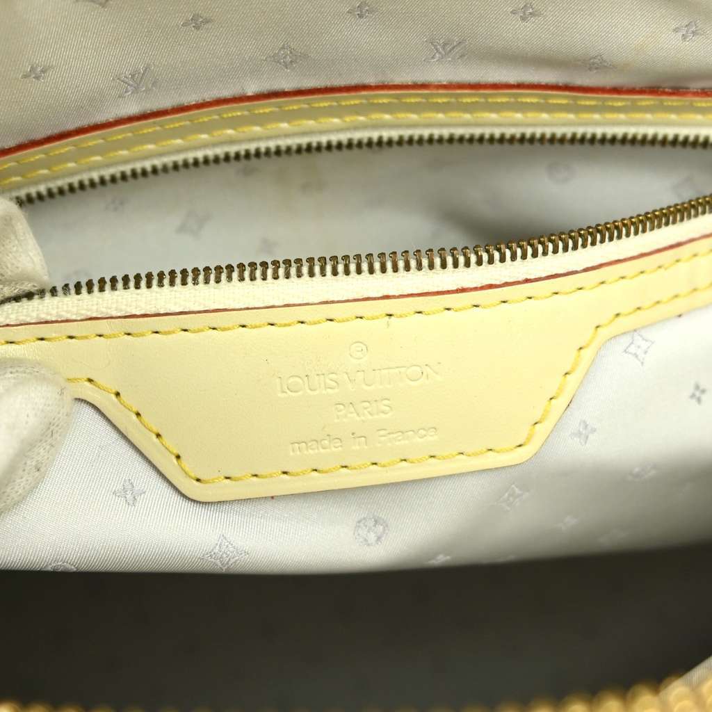 Louis Vuitton Suhali Lockit Handbag Beige Leather Fair condition - Model View