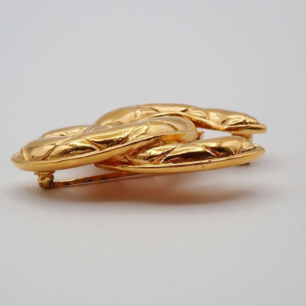 Chanel Vintage Quilted CC Brooch Gold Good condition - Inside View