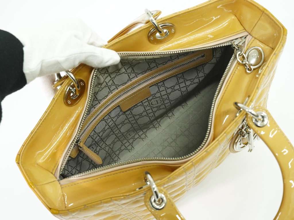 Christian Dior Vintage Lady Dior Bag Beige Good condition - Model View