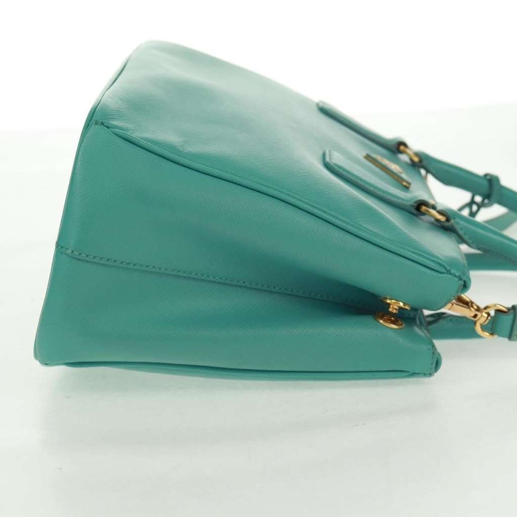 Prada Galleria Double Zip Tote Green Leather Good condition - Model View