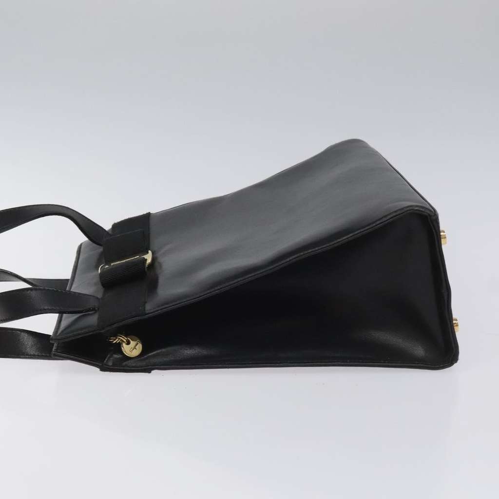 Salvatore Ferragamo Vara shoulder Bag Black Leather Good condition - Model View