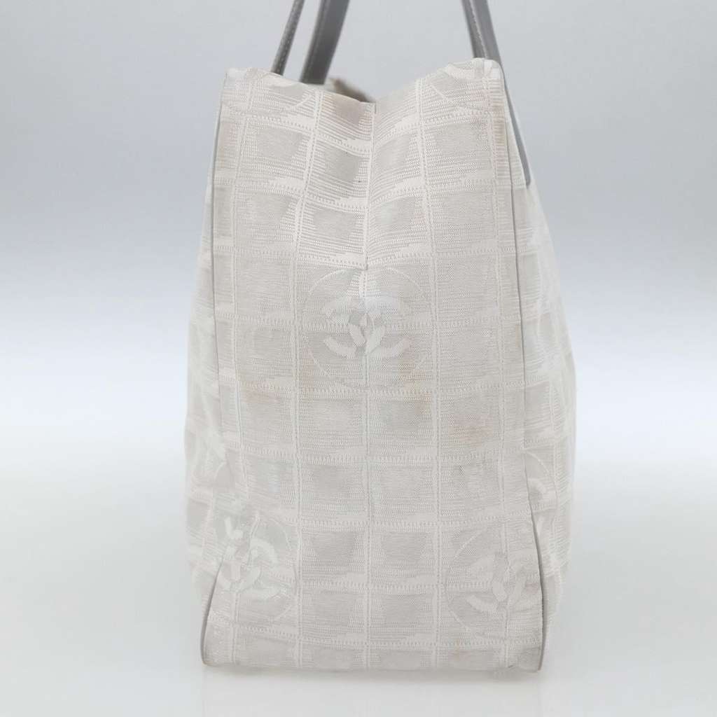 Chanel Travel Line Tote Silver Good condition - Model View