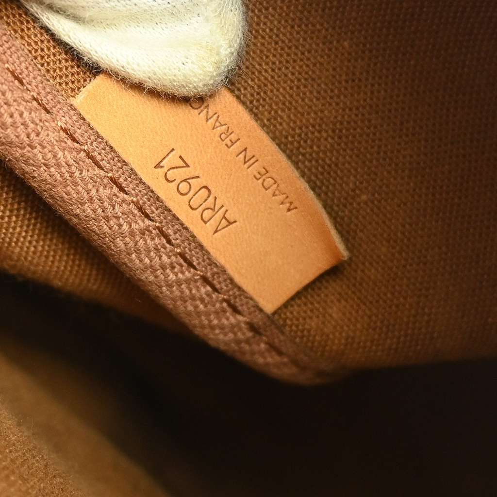 Louis Vuitton Saumur Handbag Brown Canvas Fair condition - Model View