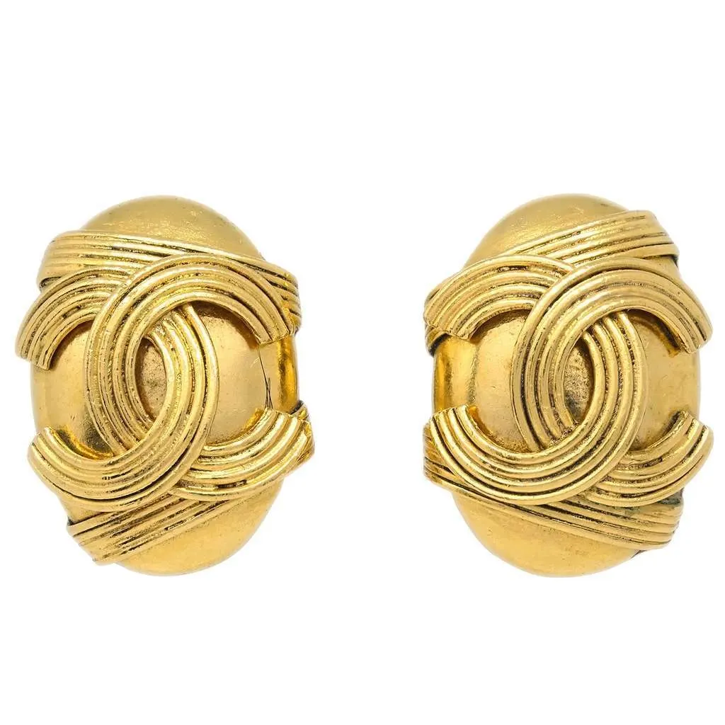 Chanel Vintage CC Button ovales Clip-On Earrings Gold Good - Front View