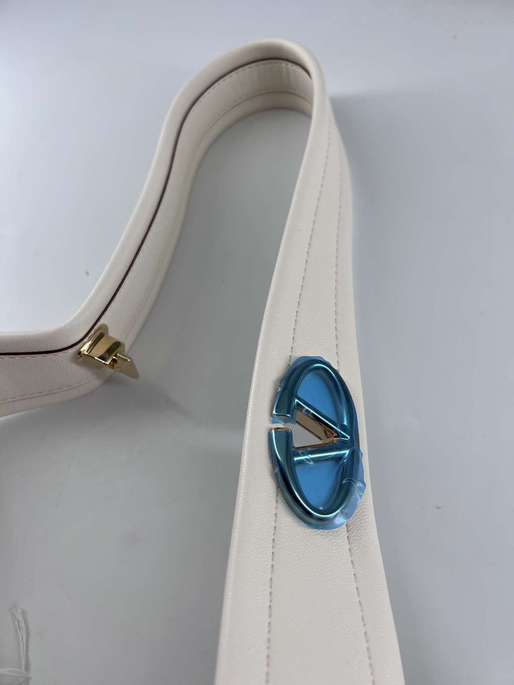 Valentino Garavani Ruffle Shoulder Bag White Leather Very good condition - Box View