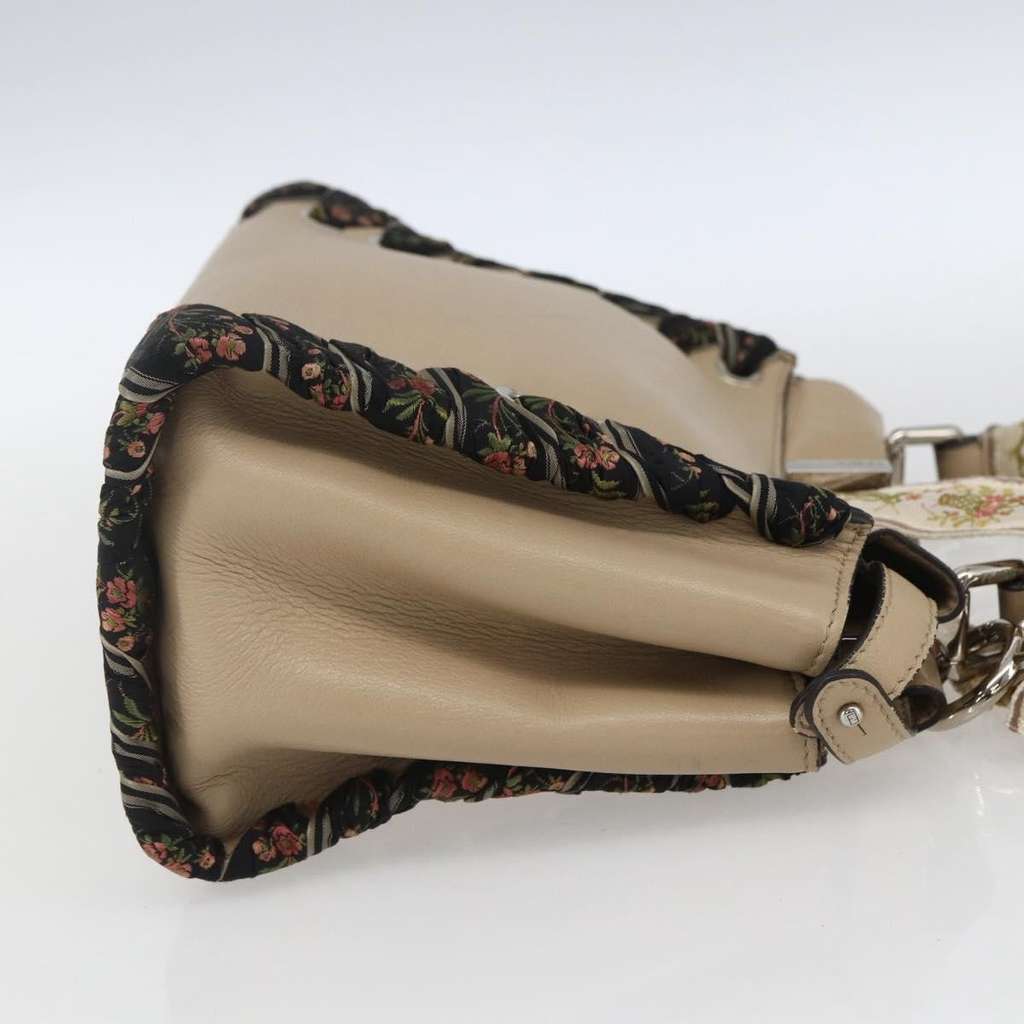 Fendi Peekaboo Bag Beige Leather Good condition - Model View