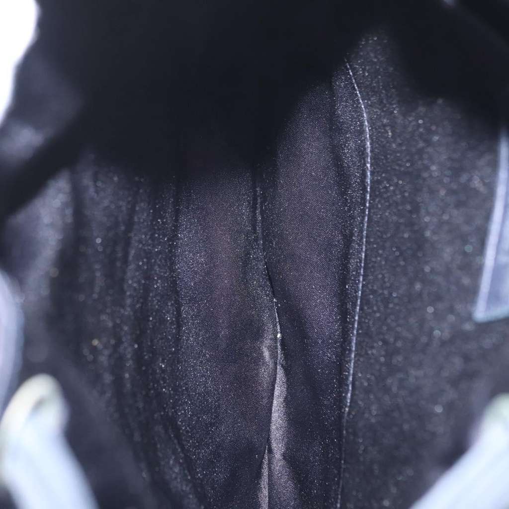 Chanel Vintage Drawstring Backpack Navy Satin Good condition - Model View