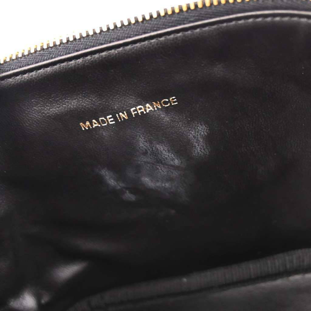 Chanel Vintage Timeless Cosmetic Case Black Leather Good condition - Model View