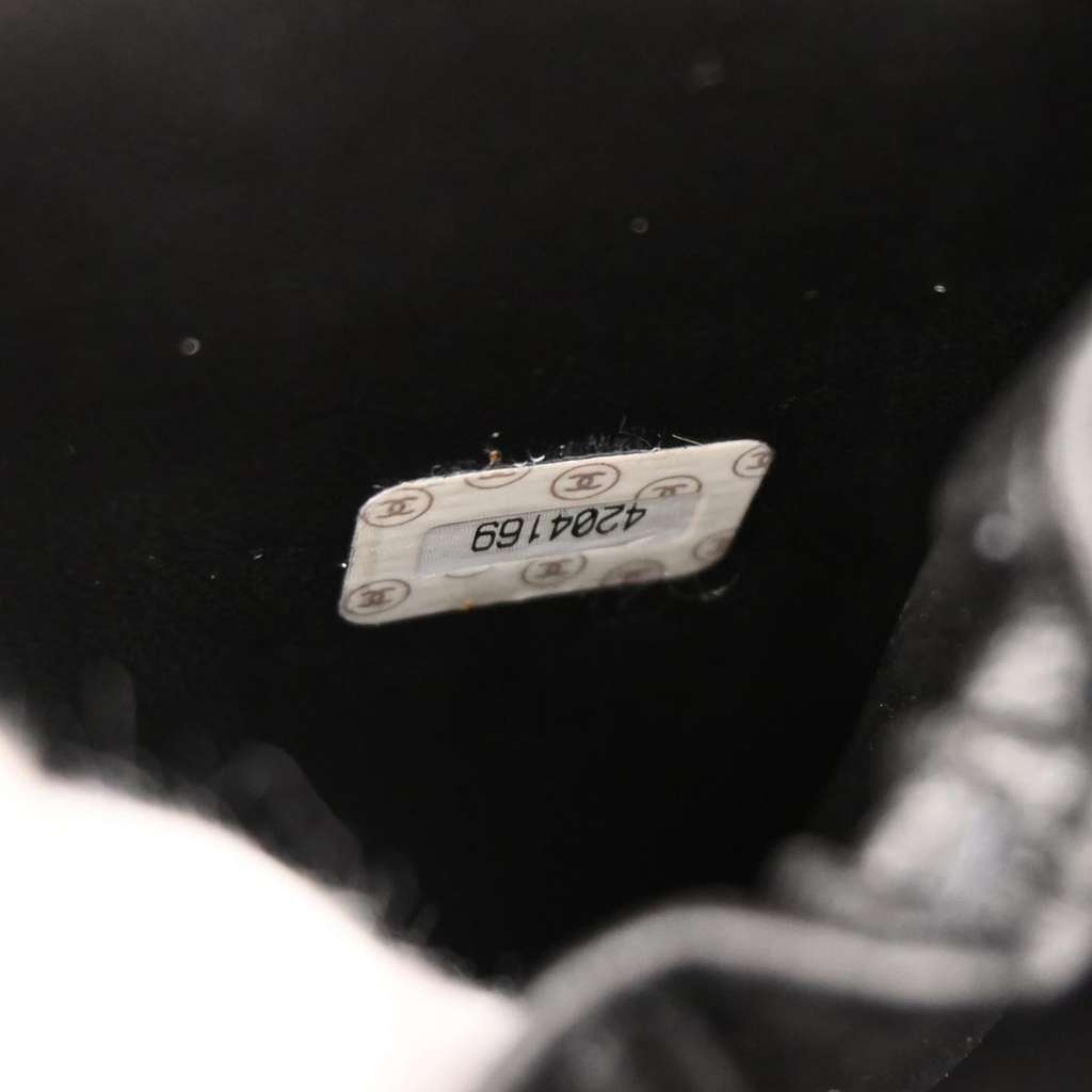 Chanel Vintage Timeless Cosmetic Case Black Leather Good condition - Box View