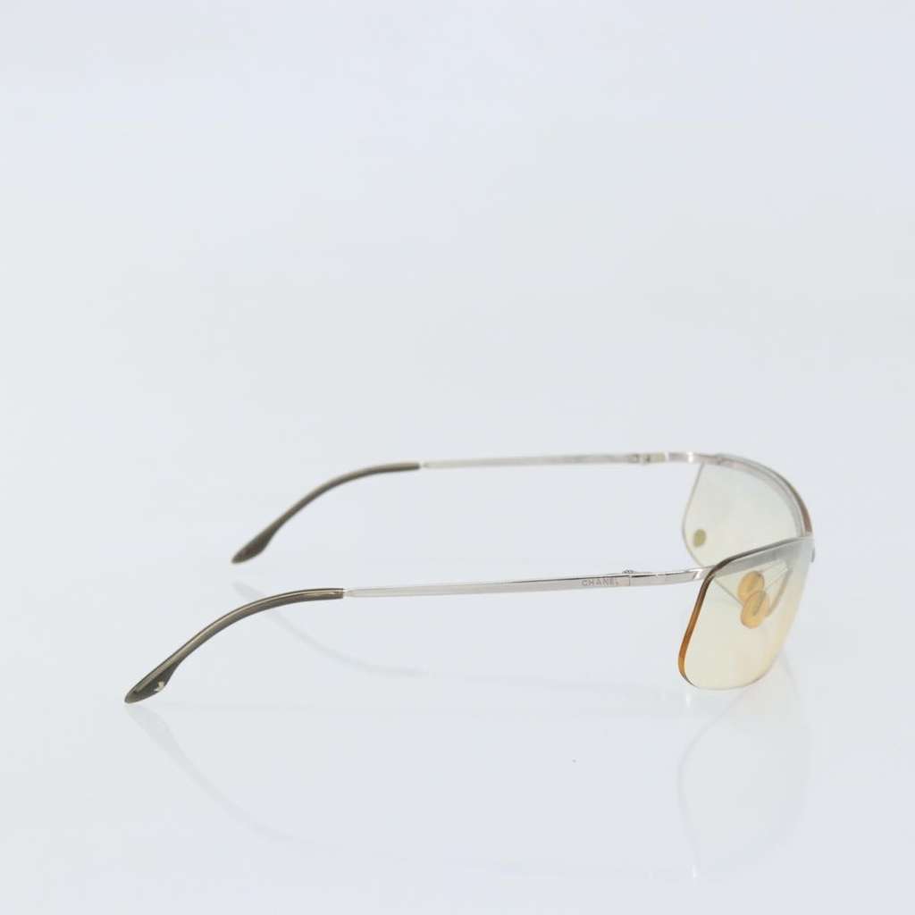 Chanel Logo CC Sunglasses Silver Metal Good condition - Model View