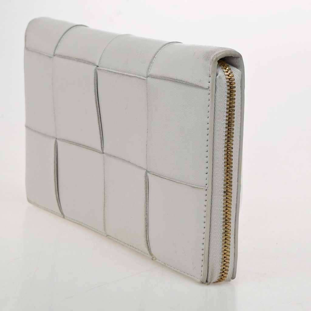 Bottega Veneta Cassette Zip Around Wallet White Leather Good condition - Model View