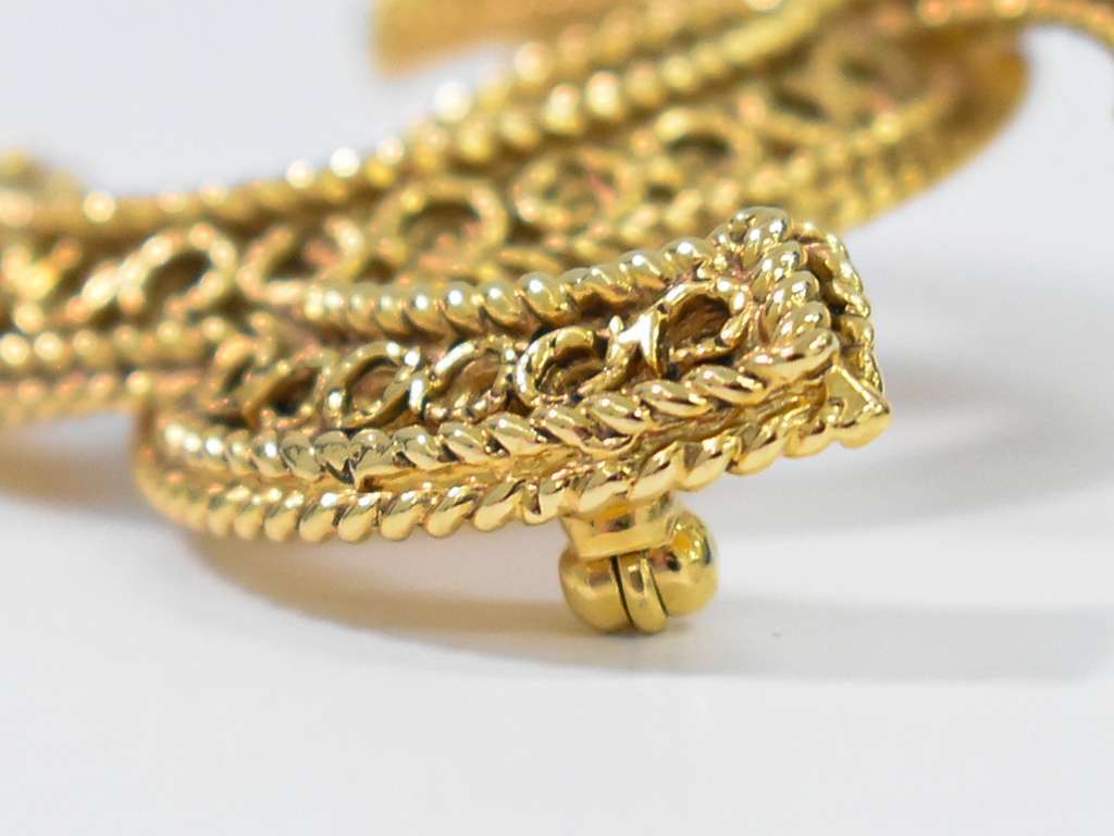 Chanel CC Brooch Gold Good condition - Inside View