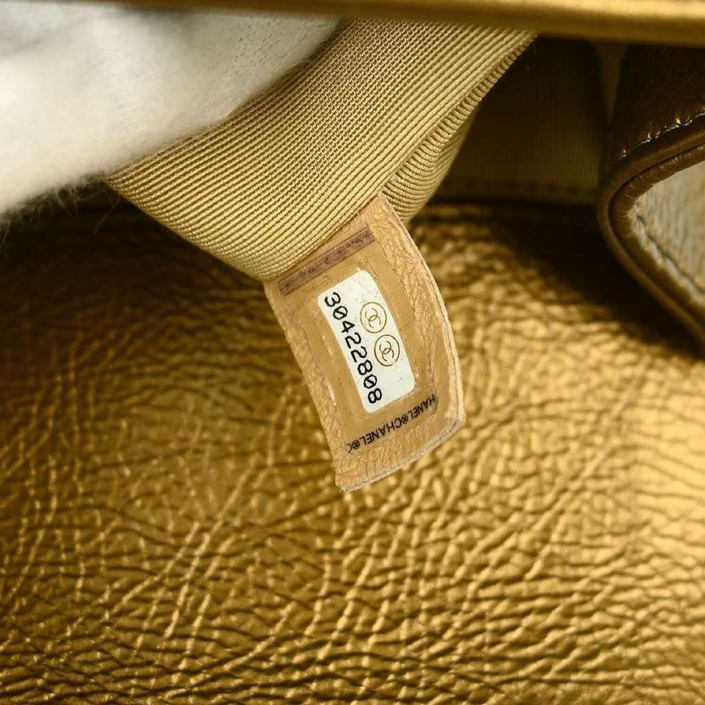 Chanel Boy Flap Bag Gold Leather Good condition - Box View