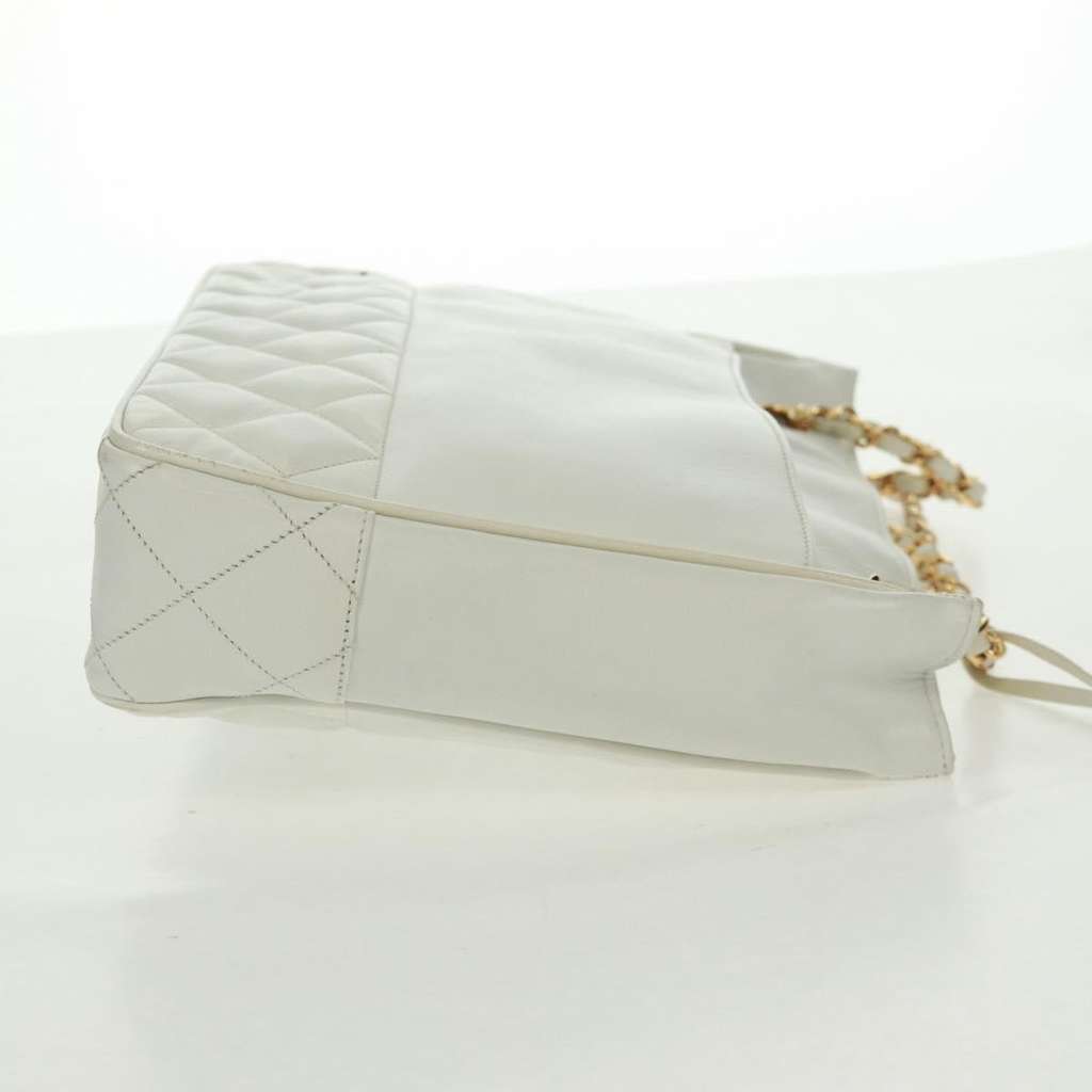 Chanel Vintage Shopping Tote White Leather Fair condition - Model View