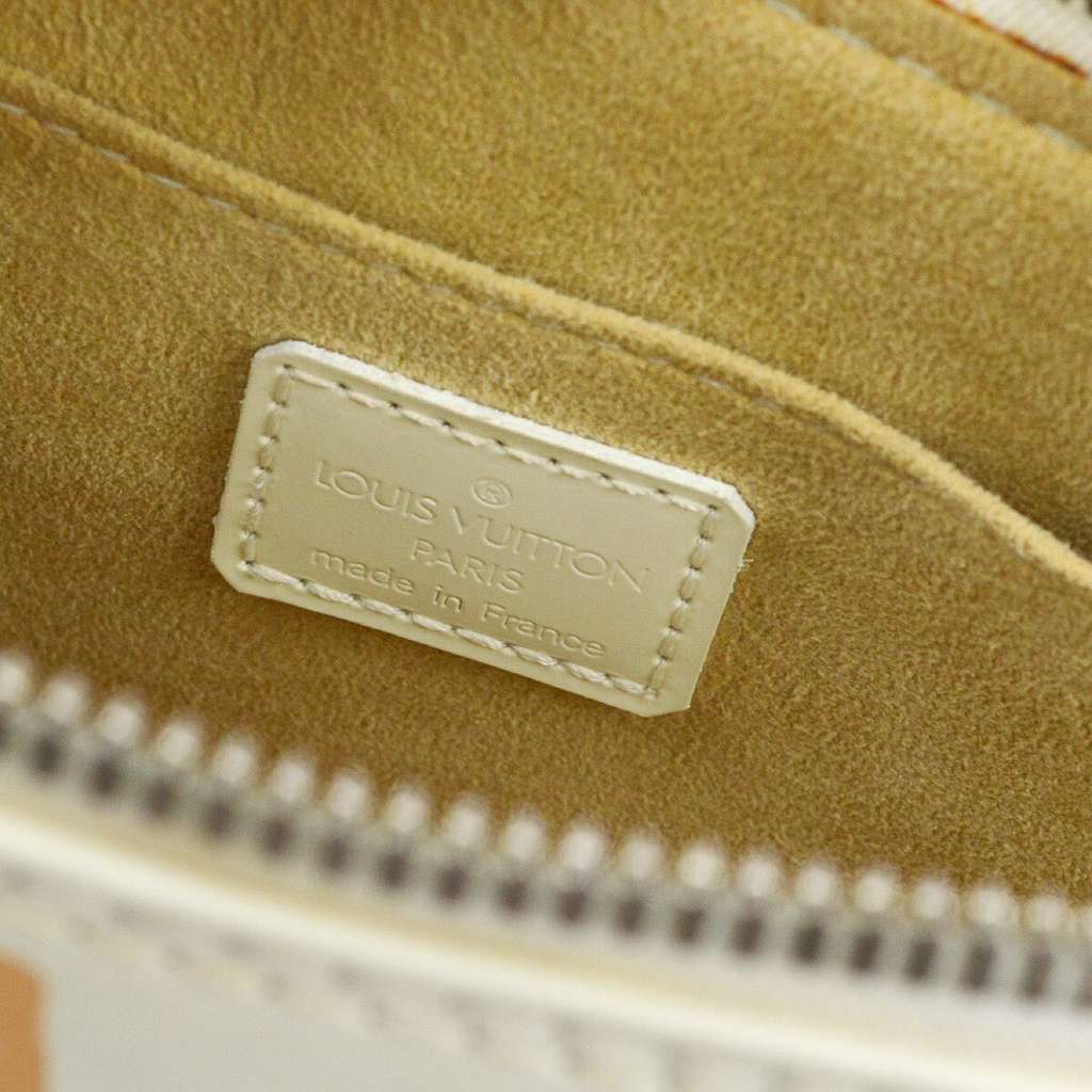 Louis Vuitton Alma Handbag Beige Leather Good condition - Model View