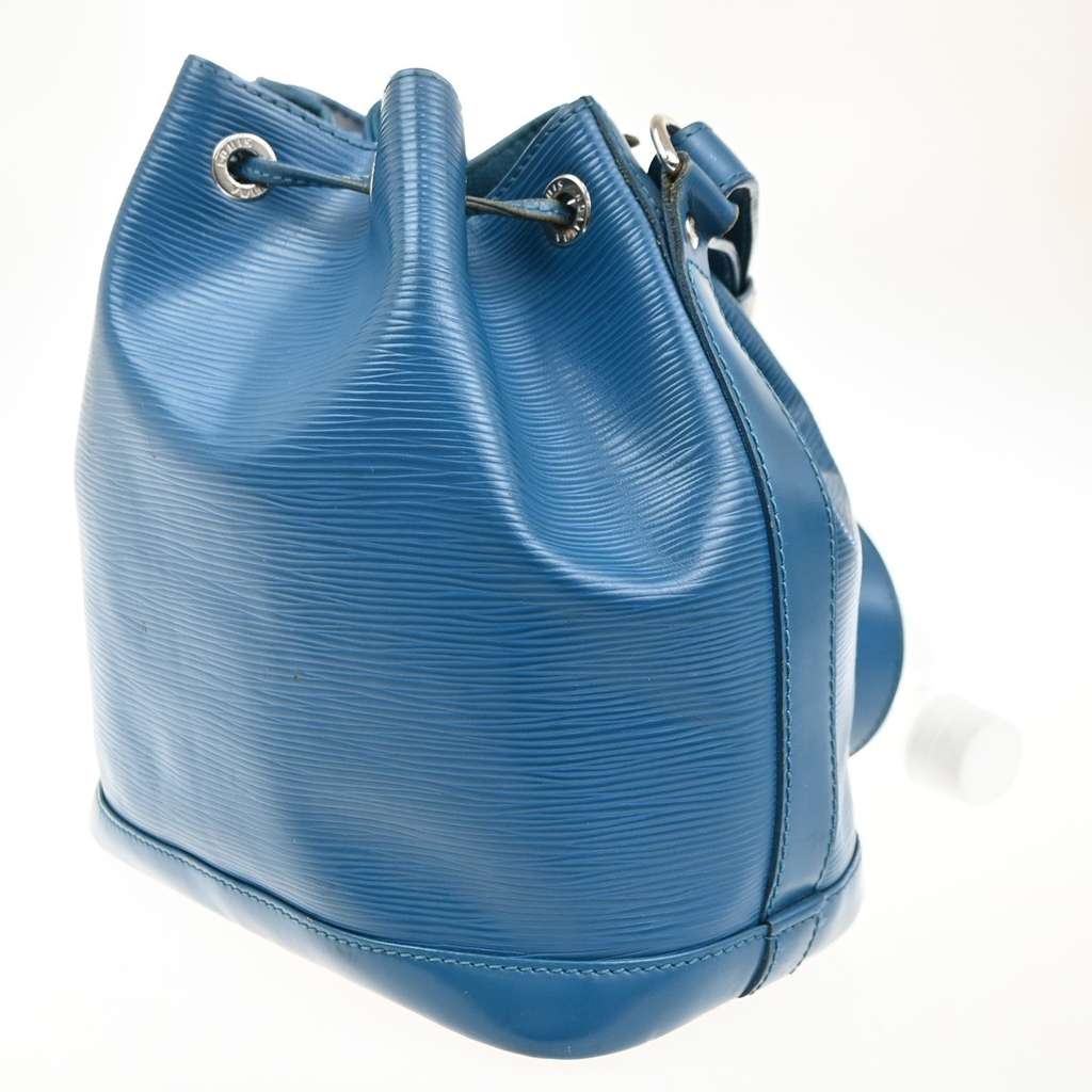 Louis Vuitton Noe Handbag Blue Leather Good condition - Inside View