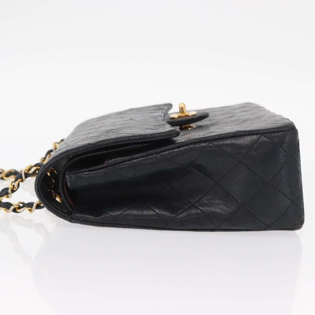 Chanel Vintage Square CC Flap Bag Black Leather Good condition - Model View
