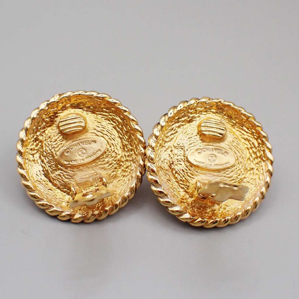 Chanel Vintage Round Chain Clip-On Earrings Gold Good condition - Back View
