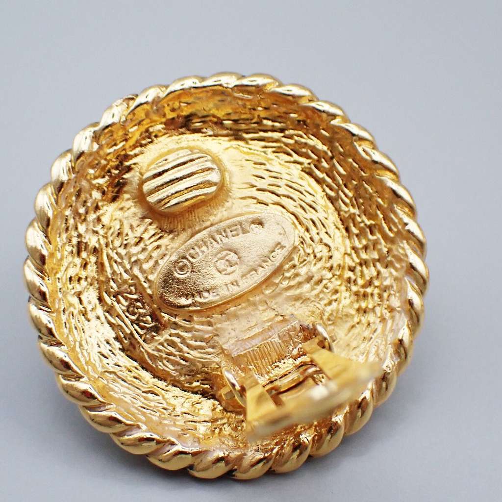 Chanel Vintage Round Chain Clip-On Earrings Gold Good condition - Box View