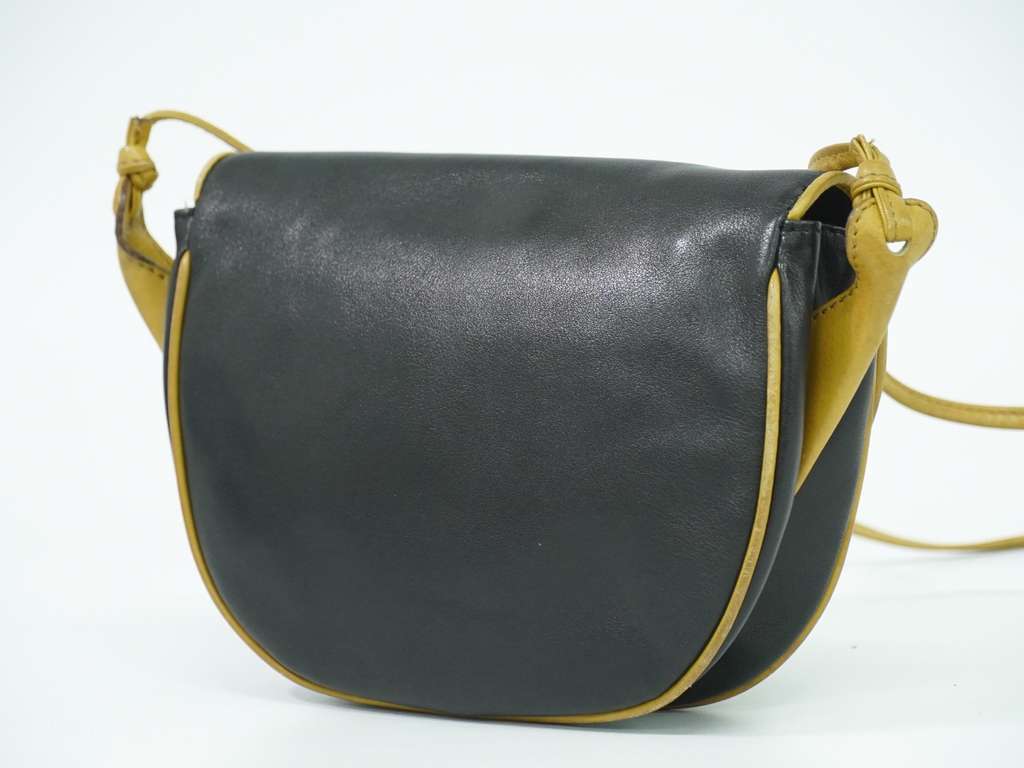 Celine Vintage Shoulder Bag Black Leather Good condition - Back View