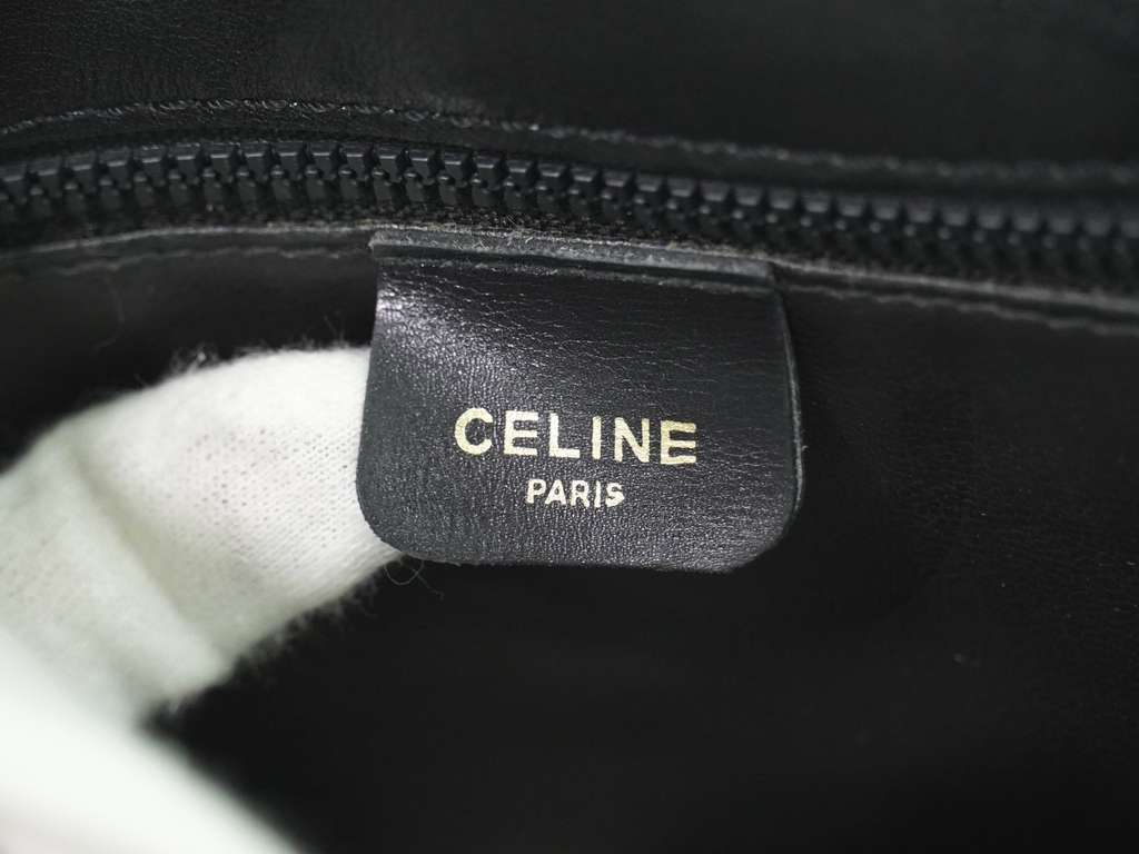 Celine Vintage Shoulder Bag Black Leather Good condition - Model View