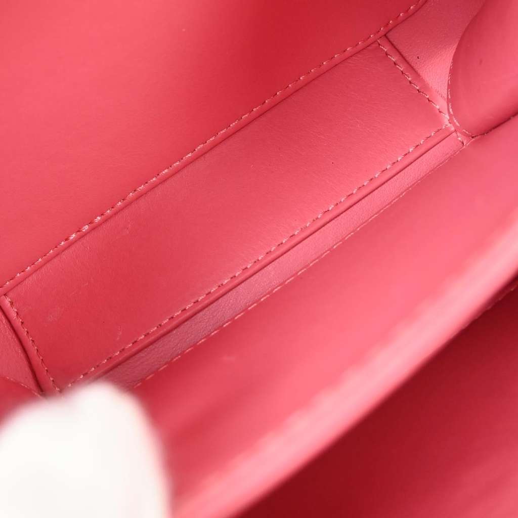 Chanel Filigree Vanity Case Pink Leather Good condition - Inside View