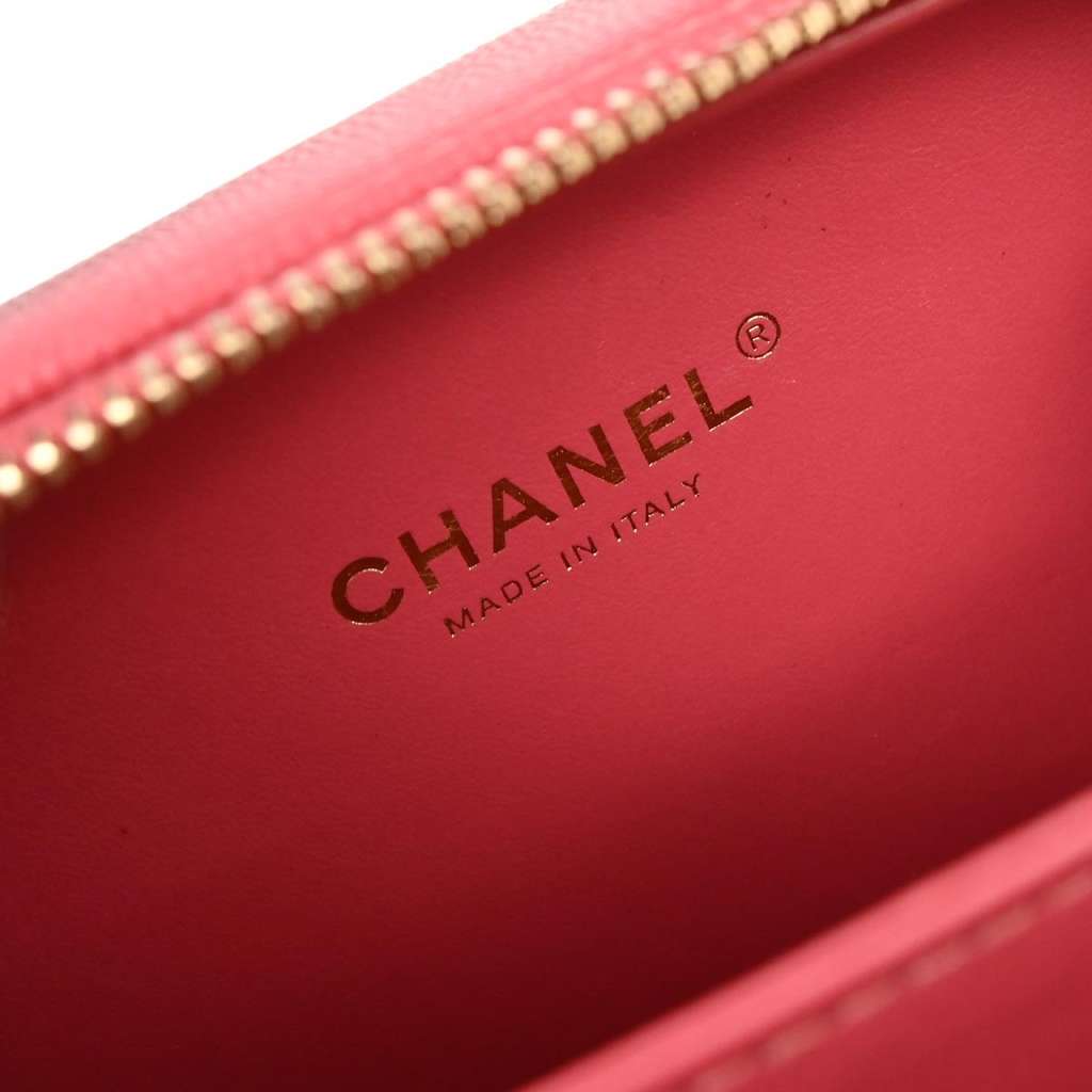 Chanel Filigree Vanity Case Pink Leather Good condition - Model View