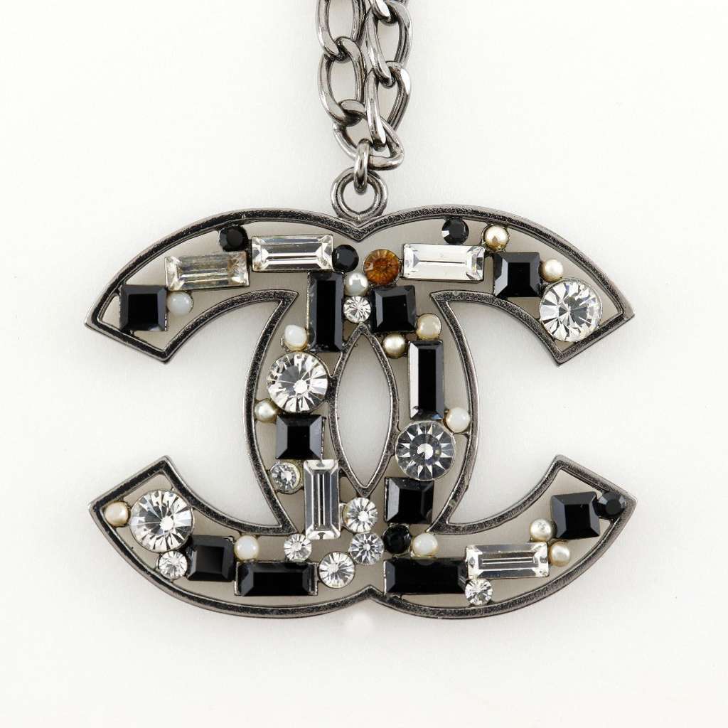 Chanel CC Pendant Necklace Silver Metal Good condition - Inside View