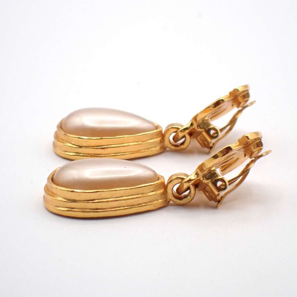 Chanel CC Teardrop Earrings Gold Good condition - Inside View