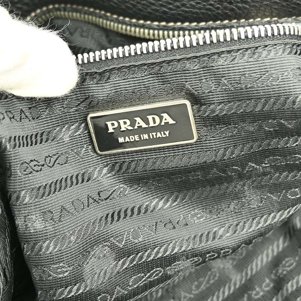 Prada Vintage Tote Black Leather Good condition - Model View