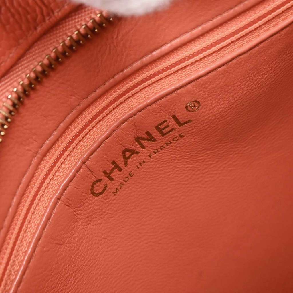Chanel Medallion Tote Pink Leather Good condition - Model View
