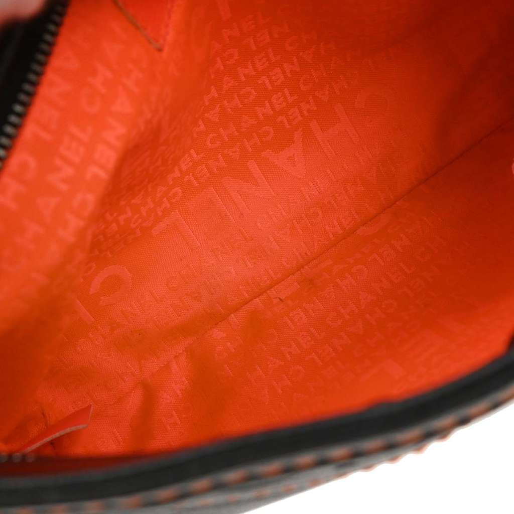 Chanel Lax Pochette Black Leather Good condition - Inside View