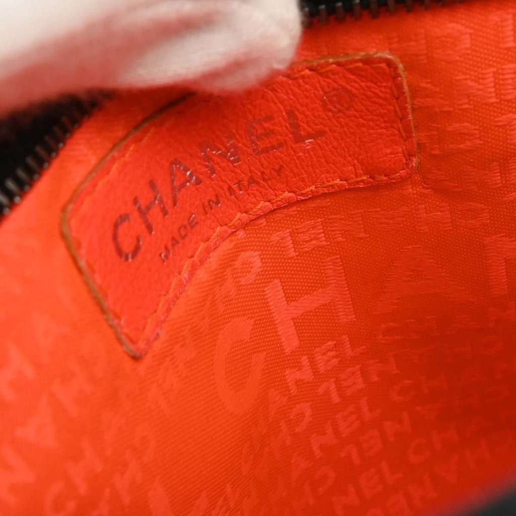 Chanel Lax Pochette Black Leather Good condition - Model View