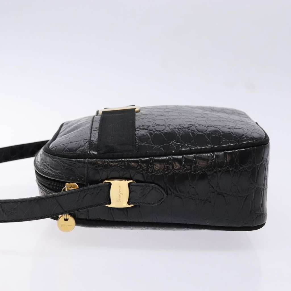 Salvatore Ferragamo Vala Shoulder Bag Black Leather Good condition - Model View