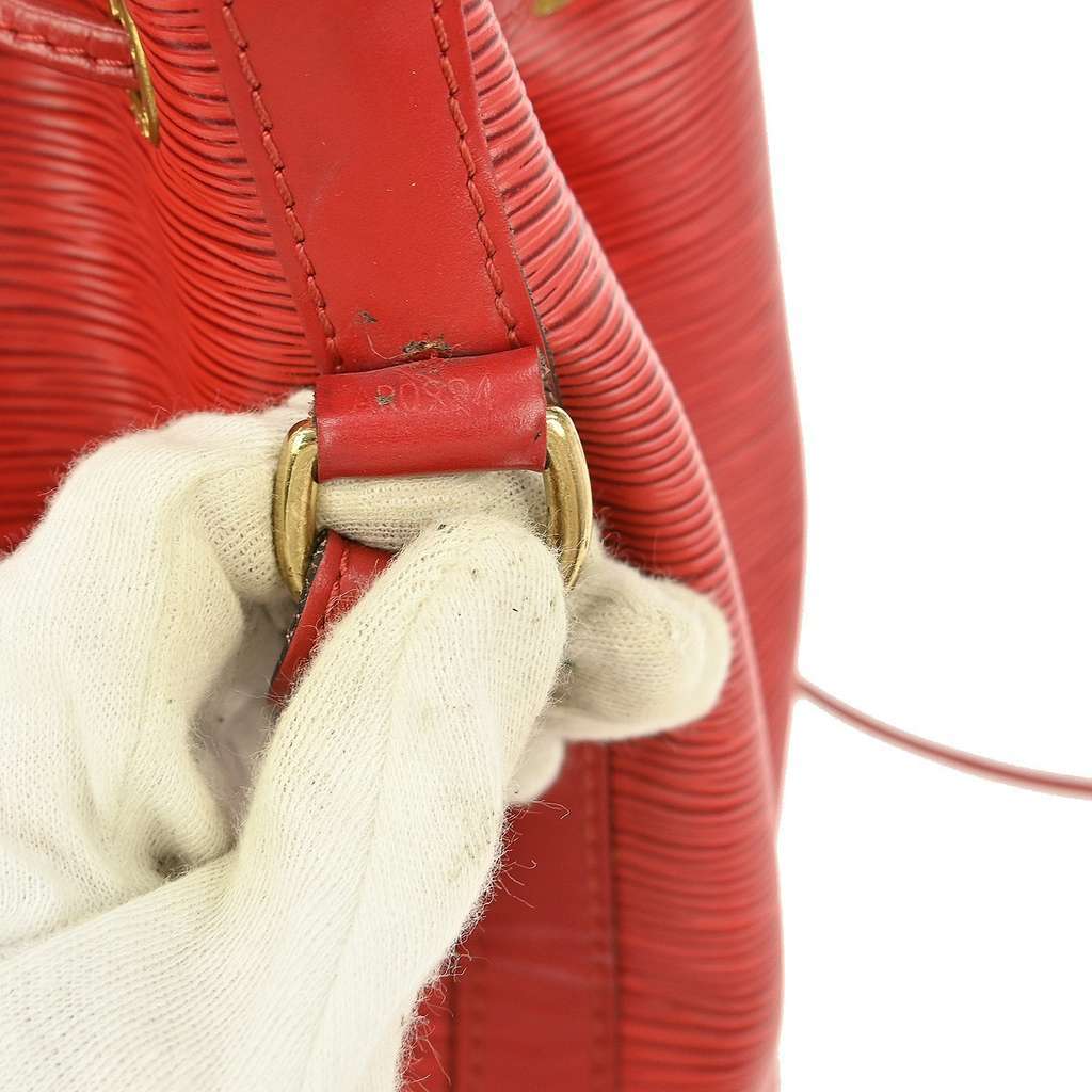 Louis Vuitton Petit Noe Handbag Red Leather Fair condition - Model View