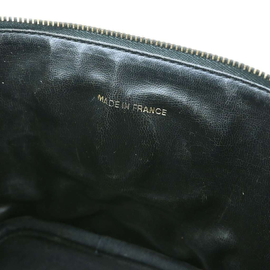 Chanel Vintage Timeless Cosmetic Case Black Leather Good condition - Model View