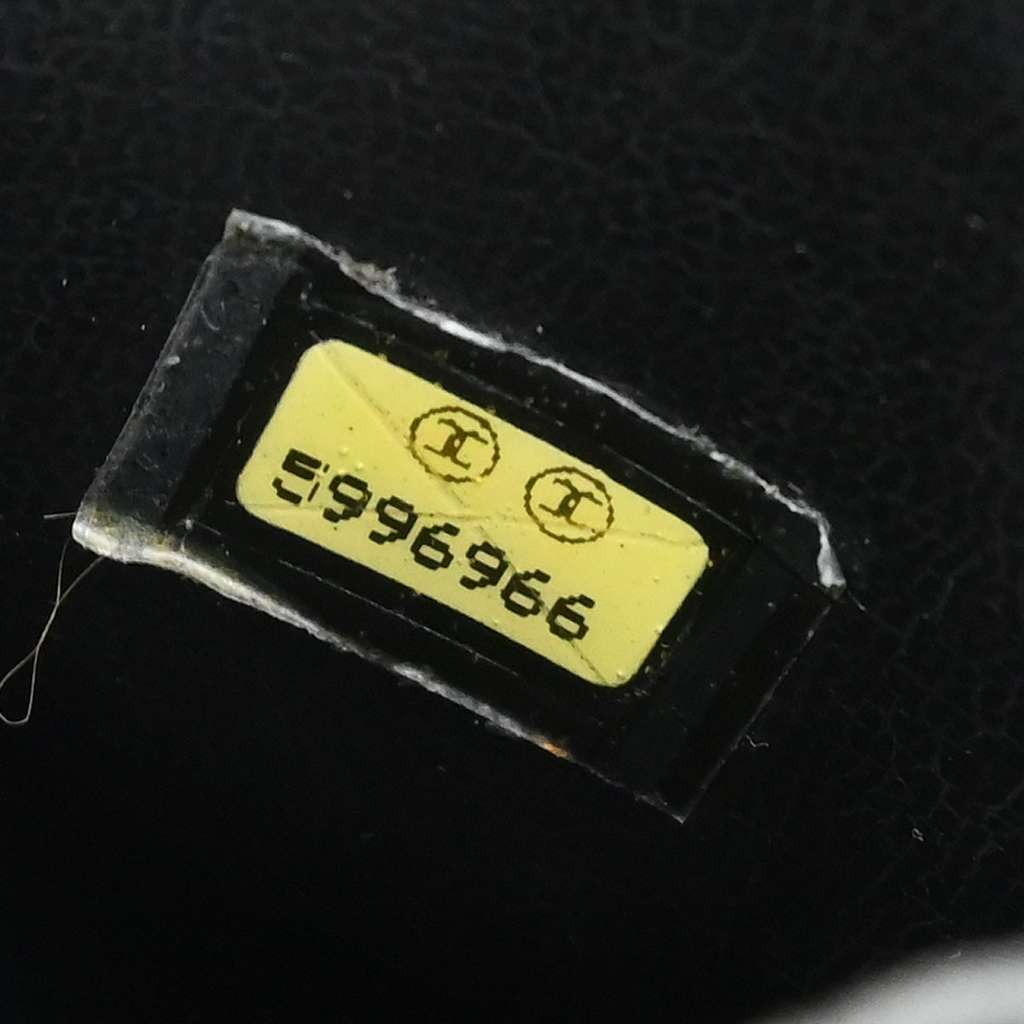 Chanel Vintage Timeless Cosmetic Case Black Leather Good condition - Box View