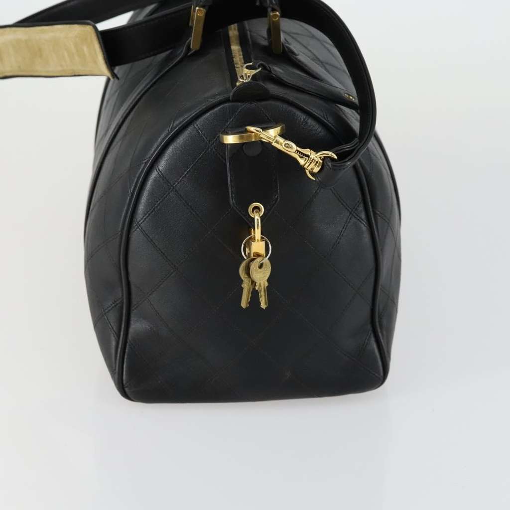 Chanel Vintage Diamond Stitch Boston Bag Black Leather Good condition - Model View