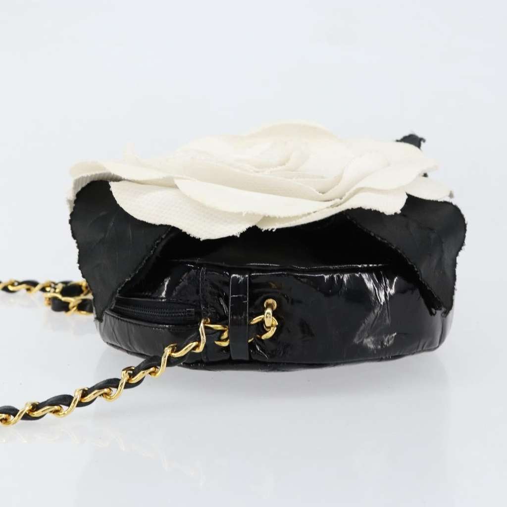 Chanel Vintage Camellia Round Evening Bag Black Good condition - Model View
