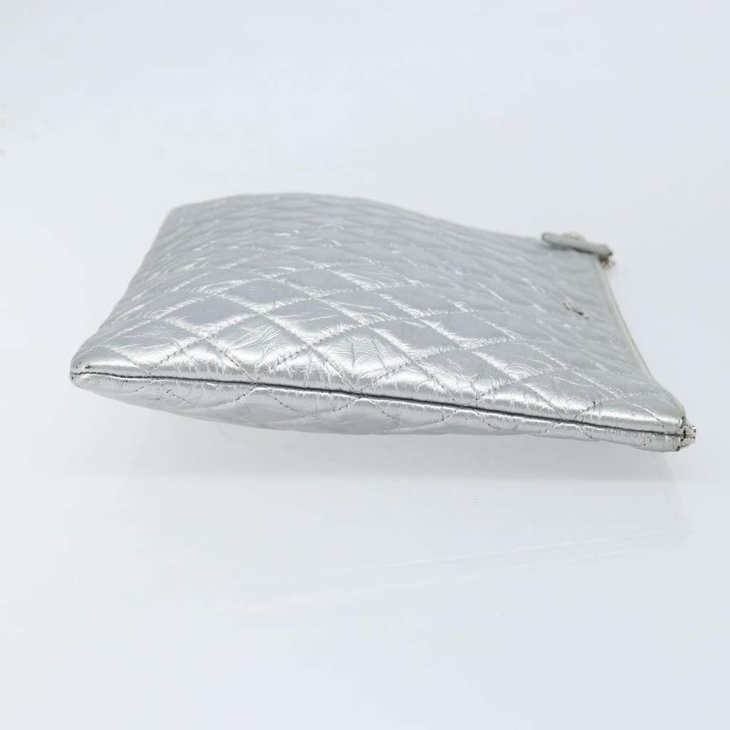 Chanel O Case Clutch Silver Leather Good condition - Inside View
