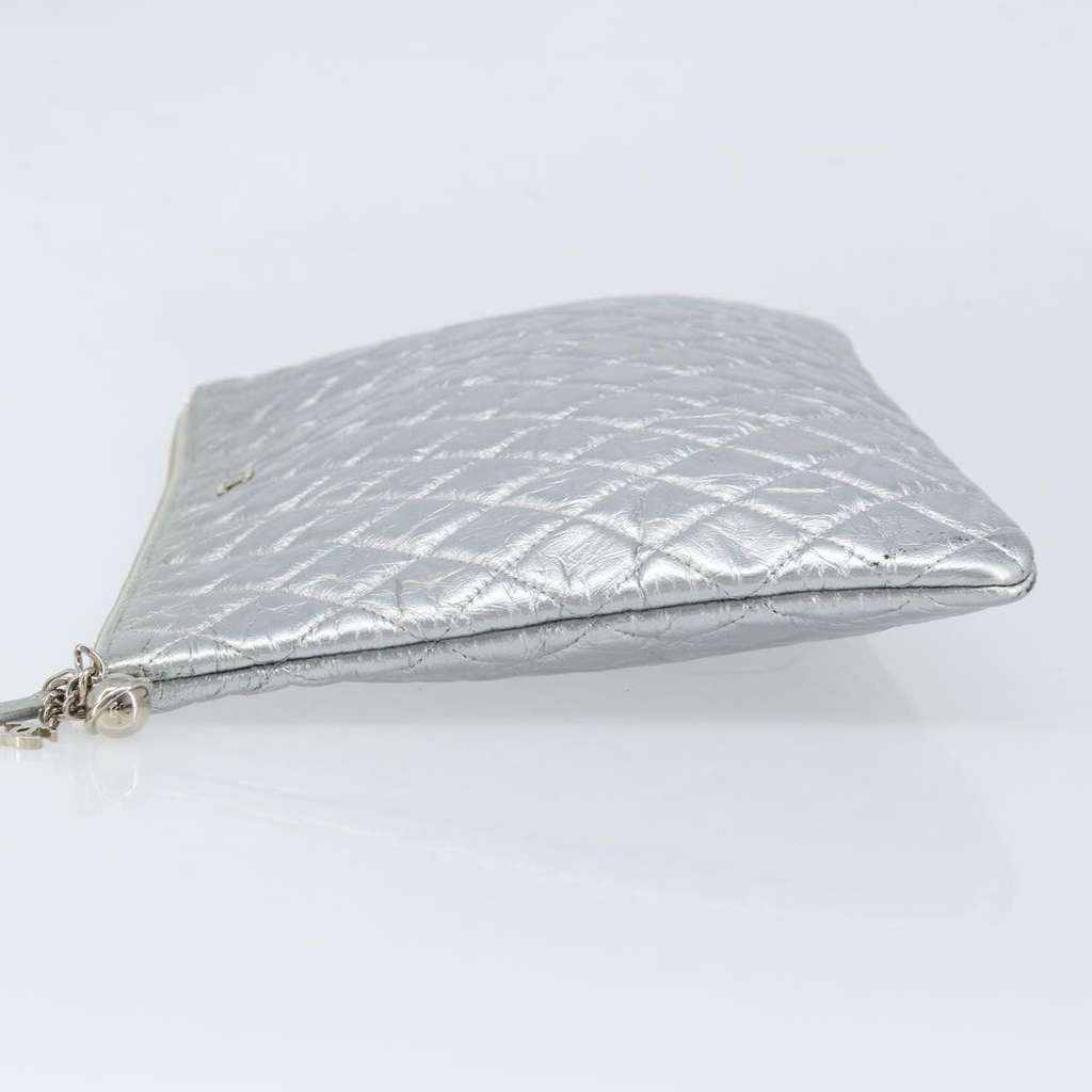 Chanel O Case Clutch Silver Leather Good condition - Model View